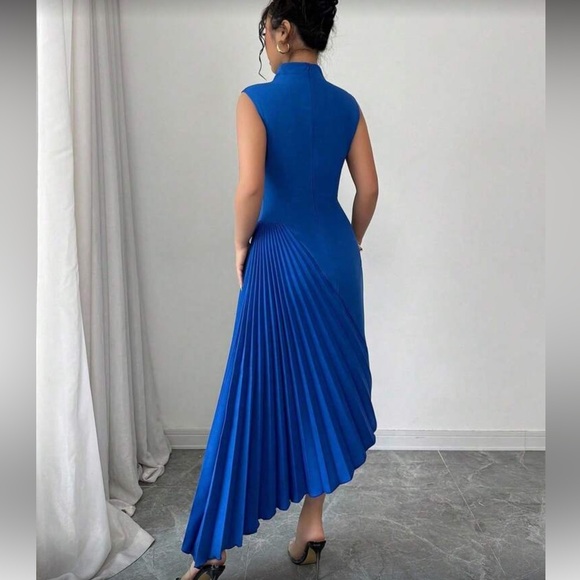 Luxe asymmetrical pleated collar sheath dress - Picture 2 of 6